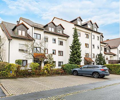 HEGERICH: Großzügige 2-Zimmer-Etagenwohnung in schöner Lage von Lauf!