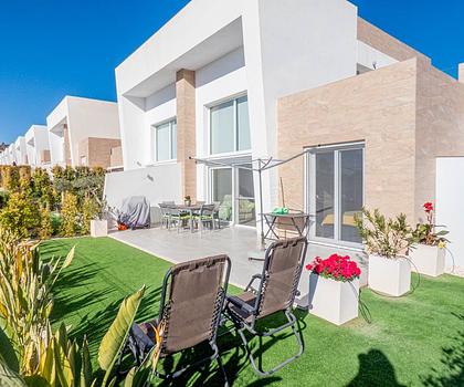 Beeindruckende moderne Villa mit 3 Schlafzimmern, 2 Bädern, Dachterrasse und Gemeinschaftspool im La Finca Golf und Spa Resort