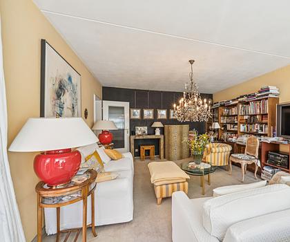 Gepflegte 4-Zimmer-ETW mit Süd-Loggia, TG-Stellplatz & Außenstellplatz / Verkauf auf Nießbrauchbasis