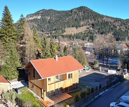 HOCHWERTIGER HOLZBAU AM SCHLIERSEE
Ökologisches Juwel in Neuhaus
- Premium-Einfamilienhaus