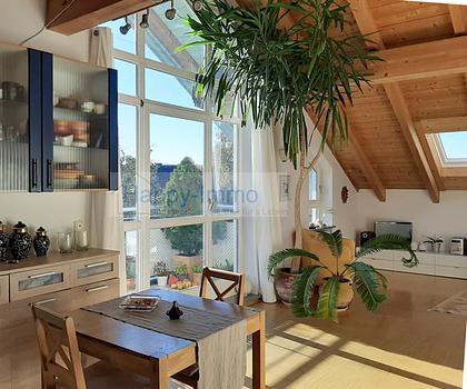 2 Zimmer Dachgeschosswohnung in Unterhaching / 2 Balkone / Kfz Stellplatz