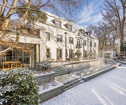 Luxuriös saniertes Villenjuwel von 1928 mit Pool, Kino und Hamam