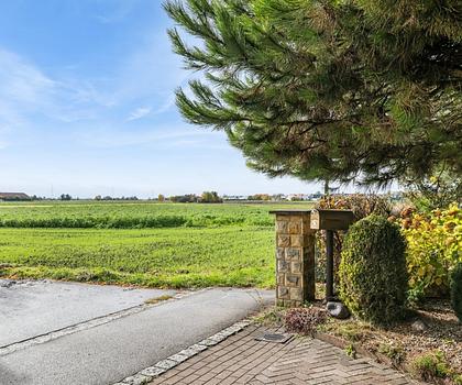 Gepflegtes EFH in ruhiger Ortsrandlage mit freiem Blick ins Grüne // ca. 774 m² Grundstück