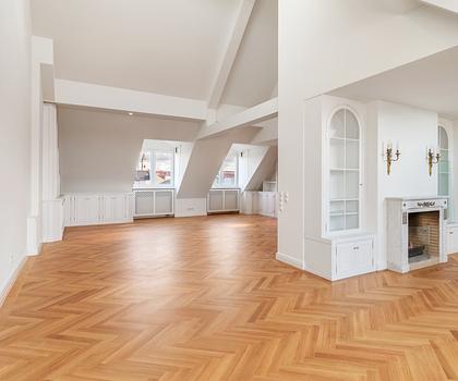 Spektakuläre, lichte Altbaumaisonette mit stilvollem Ambiente und Dachterrassen