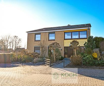 Helle Eigentumswohnung im Obergeschoss mit tollem Balkon und Garage in Loxstedt