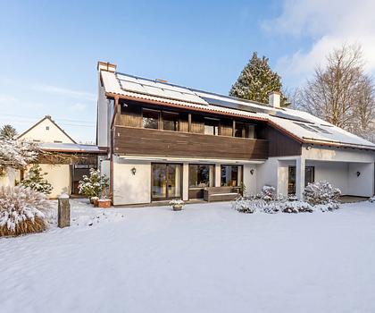 Gepflegtes Einfamilienhaus mit Einliegerwohnung, PV und Solarthermie in Bestlage