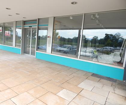 Gewerbefläche am Ortseingang von Freilassing - gute Zufahrtsmöglichkeit und Parkplätze vor dem Haus