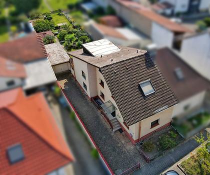 Doppelhaushälfte als Ein- oder Zweifamilienhaus mit Garage und sonnigem Garten