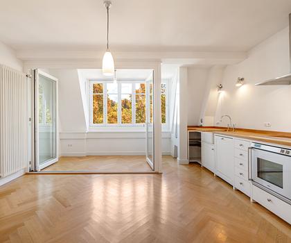 Bezaubernde, familiengerechte 4-Zimmer-Wohnung in Altbau-Villa mit Traumblick auf den Schlosskanal