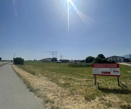 Baugrundstück für die Bebauung mit Batteriespeicher im Erbbaurecht in Grabenstätt zu vergeben