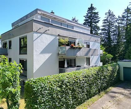 freie, gut geschnittene 3 Zimmerwohnung mit 2 Balkonen in Toplage in München-Solln