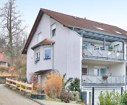 Großzügiges Reihenendhaus mit neuwertiger Heizung, zwei Balkonen und Garage