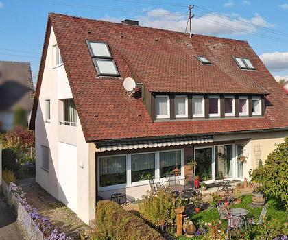 Viel Platz für die ganze Familie – Wohnen auf zwei Ebenen mit eigenem Gartenanteil in Altdorf