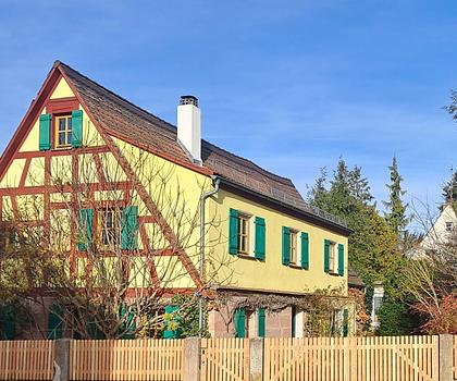 Historisches Anwesen mit zwei hellen Wohnhäusern als Kapitalanlage mit unbefristetem Nießbrauch