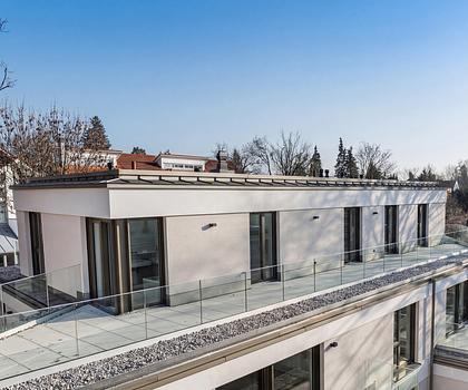 Neubau: Exquisites Penthouse über ca. 196 m² mit privatem Liftzugang und fantastischer Dachterrasse