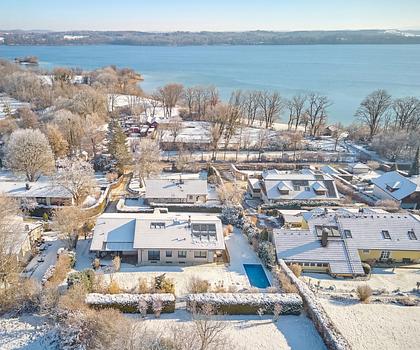 Familienvilla mit Pool, luftigem Strandhausflair, Seeblick, Lift und Einliegerwohnung in Seenähe