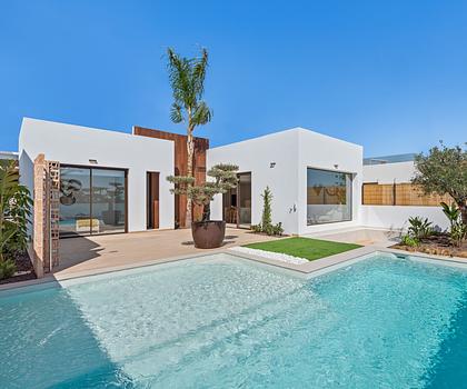 Wunderschönes ebenerdige Villa direkt am Meer und Golplatz