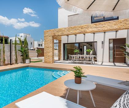 Sehr schöne Villa mit Pool möbeliert