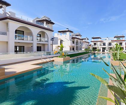 Schönes Penthouse mit großem Pool