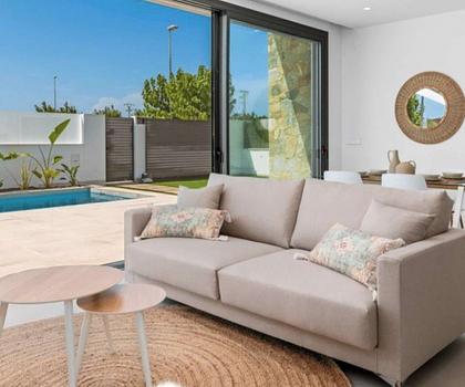 Eck-Luxusvilla mit privatem Pool