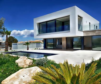 Neue, hochwertige Villa im Bauhausstil auf Mallorca zu verkaufen