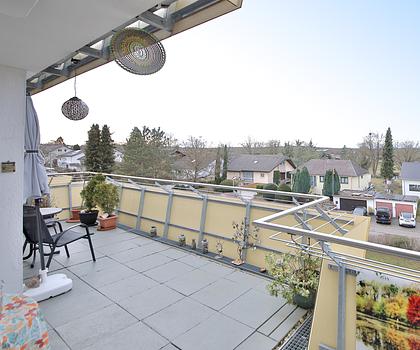 Attraktive 2,5-Zimmer-Wohnung mit  großem Balkon und Panoramaausblick.