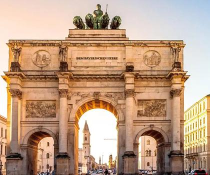 Repräsentative Büroetage in saniertem Altbau mit Dachterrasse Nahe des Siegestors zu vermieten