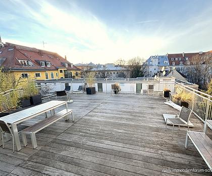 Stilvoll sanierter Altbau mit Dachterrasse in Bestlage von Schwabing: Bürofläche bis zu 9 Zimmern