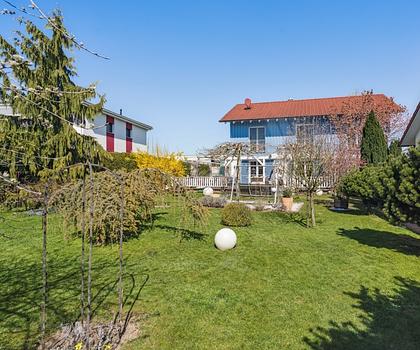 Lichtdurchflutetes Zuhause mit Kamin und Gartenparadies am Feldrand // 10 Jahre befr. Wohnrecht