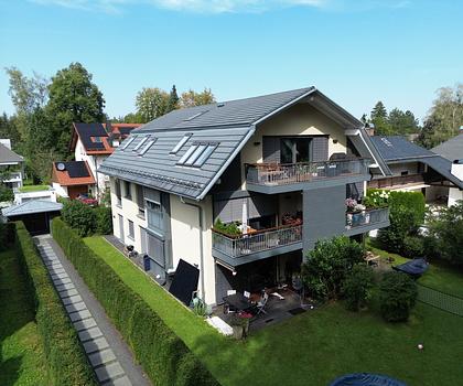 Zum Eigennutz verfügbar:
Ihre attraktive Dachgeschoss-Wohlfühloase in idyllischer Wohnlage