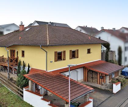 Exklusiver Bungalow mit Wellnessbereich, Vollkeller und Traumgarten