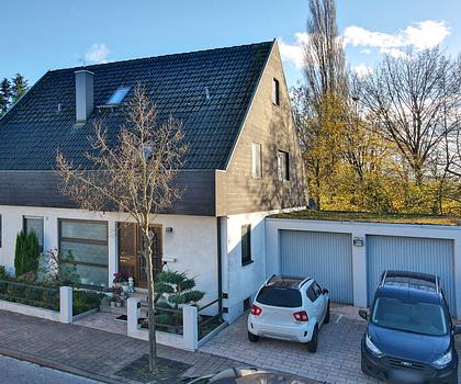 Platzwunder in Steinmauern.
Ausgebautes Plus an Fläche für Büro & Hobby