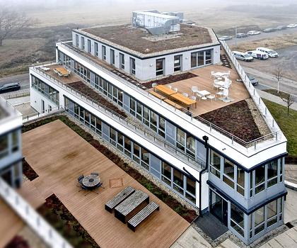 Bürohaus über drei Etagen mit einer atemberaubenden, über ca. 150 m² großen Dachterrasse