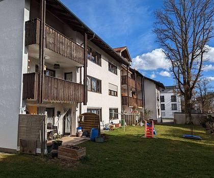 Ruhiges Mehrfamilienhaus mit 10 Parteien nahe S-Bahn-Station Grafing