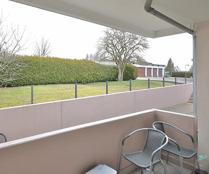 Gut vermietete und ruhig gelegene 2-Zimmer-Wohnung mit offener Wohnküche, Balkon & Garage