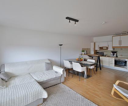 Nachhaltige Kapitalanlage im gepflegten Mehrfamilienhaus - 2-Zimmerwohnung mit Aussicht und Garage