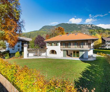 Hochklassig sanierte Landhaus-Villa mit traumhaftem Blick auf die Zugspitze