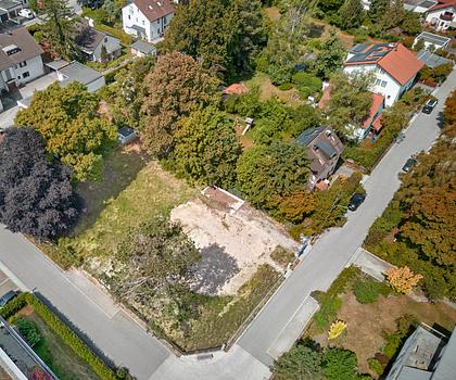 Baugrundstück mit genehmigtem Entwurf für ein modernes Einfamilienhaus