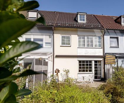 Großzügiges Reihenmittelhaus mit sonniger Terrasse, Garten und viel Potenzial