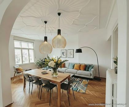 Bestlage Bogenhausen: Lichtdurchflutete Altbauwohnung in historischem Anwesen