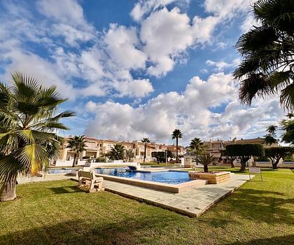 Endreihenhaus mit 3 Schlafzimmern, 2 Bädern, Klimaanlage und Gemeinschaftspool