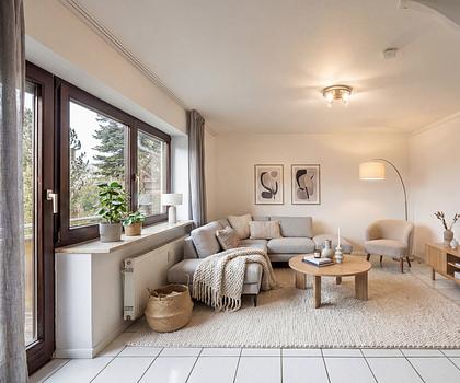 Charmante und gut geschnittene Maisonette-Wohnung mit Balkon in grüner Lage