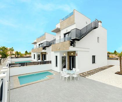 Villen mit 3 Schlafzimmern, 3 Bädern, Vorinstallation Klimaanlage, Privatpool und Kfz-Stellplatz