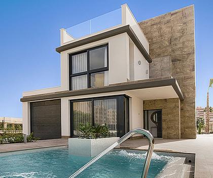 Exklusive Villen mit 3 - 4 Schlafzimmern, 3 Bädern, 1 Gäste-WC, Dachterrasse und Privatpool nur 600 m vom Strand