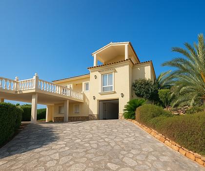 Villa in La Sella mit 4 Schlafzimmern, 4 Bädern, Touristenlizenz sowie Golf- und Meerblick