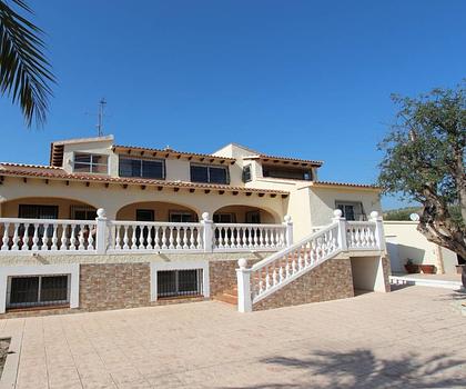 Große renovierte Villa nur 2 km vom Meer entfernt