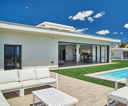 Moderne Luxusvilla mit 4 Schlafzimmern, 4 Bädern, Privatpool und atemberaubendem Ausblick