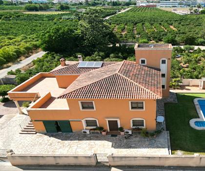 4 Schlafzimmer Villa mit XXL großer Sonnenterasse, großer Pool, BBQ-Haus mit einer Sommerküche, Garten mit Obstbäumen