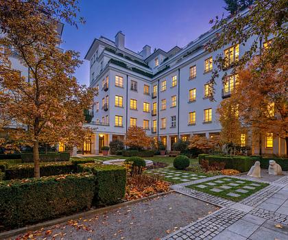 Lenbach-Gärten: Exquisites Stadtdomizil über 312 m² mit separater 2-Zimmer-Gästewohnung