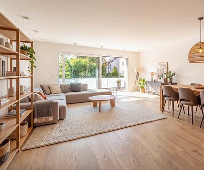 Hochwertige 4-Zimmer-Wohnung von 2019 mit stylischer Ästhetik, idealem Schnitt und West-Loggia